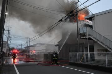 【続報】土浦・住宅2棟火災　焼け跡から遺体　三女と連絡取れず　茨城