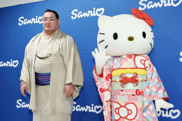 豊昇龍、キティちゃんからパワー　大相撲ロンドン公演で記者会見
