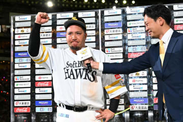 【パＣＳ】ソフトバンクがサヨナラ勝ちで先勝　王会長も大興奮「勝つと負けるじゃ大違い」