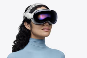 M5チップ搭載で進化「Apple Vision Pro」。新バンドでフィット感向上