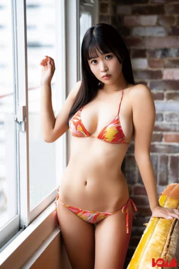 南みゆかをリアルサイズで体感！等身大タペストリー発売決定　水着違いで3種類展開　発売記念イベントも【商品画像あり】