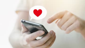 LINEが不倫発覚の最大要因に！探偵が明かす“スマホでバレる令和の不倫”、PayPayも連絡手段に
