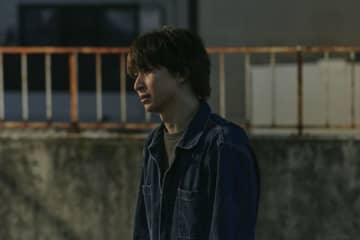 佐久間大介＆渋谷龍太が夜の街で生きる危うい男に！　『ナイトフラワー』場面写真解禁