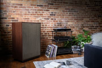 Klipsch、Heritageシリーズの3機種に新色「アメリカン・オーバーン」