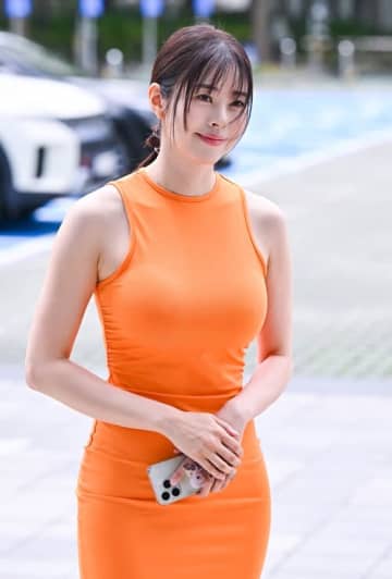 カンボジアでの死から約1年、韓国国民的MCの娘が語った“愛憎”　喪失を芸術に変えた日々