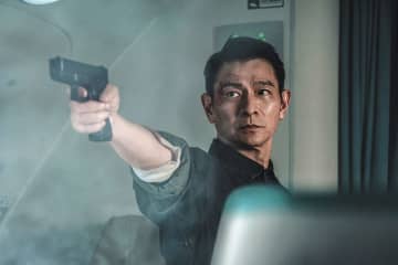 “出演作160本超え” 香港映画界のレジャンド、アンディ・ラウ史上最大の危機に挑む！『フライト・フォース 極限空域』