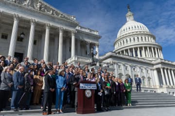 米連邦政府、一部閉鎖が3週目に　長期化様相、解雇差し止め命令も