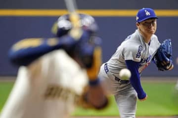 山本由伸、大リーグ８年ぶりのＰＳ完投　ドジャースがブルワーズに２連勝