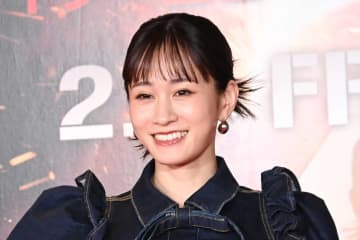 前田敦子、ビジネスクラスで海外へ　“素の表情”に反響「破壊力えぐい」「ビジュ神」