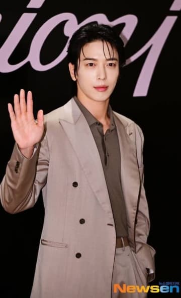 CNBLUE ジョン・ヨンファ、突然の結婚説！？ライブ配信で言及「もう聞かないでほしい」