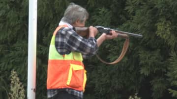 【続報】富山市小杉のクマ 県内初の「緊急銃猟」許可、包囲した住宅敷地を捜索も姿見えず　周辺のパトロールに切り替えて警戒