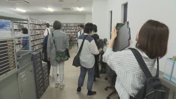 読書の秋　図書館の「裏側」が見られるツアーが人気、30人枠が半日で埋まる　ツアーの全貌と読書マスターおすすめの秋の一冊