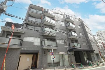 ハイツ赤坂 2階｜「乃木坂」駅徒歩6分。都心の利便と静寂を併せ持つ、赤坂ライフ。2面バルコニーで陽当たり良好な角住戸