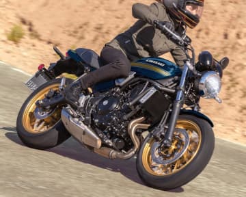 カワサキ「Z650RS」新色ブルー＆エボニー登場　Zスタイルがよりモダンに