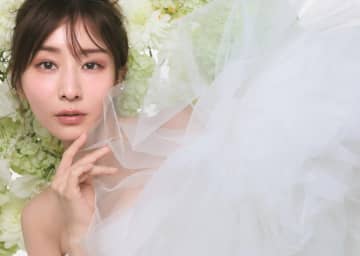 田中みな実、花咲き誇る3パターンのカットを披露　『美的』12月号表紙を飾る