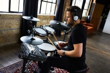 フラッグシップと同等の高品位なサウンドで迫真の演奏体験を楽しめる電子ドラム「V-Drums」の新モデルを発売　～新開発パッドにより洗練された演奏感のV-Drumsキット、アコースティック・ドラムさながらの外観や演奏感を味わえるV-Drums Acoustic Designキットなど4モデル～