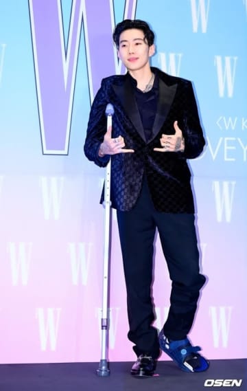 パク・ジェボム、乳がん啓発キャンペーンで性的な歌詞？公演に批判の声も…本人が謝罪