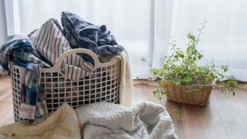 「茶碗に盛らずに釜から食べる」「干してある洗濯物から着替えをとる」などなど、人には言えないズボラ家事やってます！
