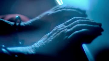 【Netflix世界ランキング】9歳から62歳まで10人を殺害した男の“娘”が真実を語る衝撃作が初登場：映画 ネットフリックスおすすめ