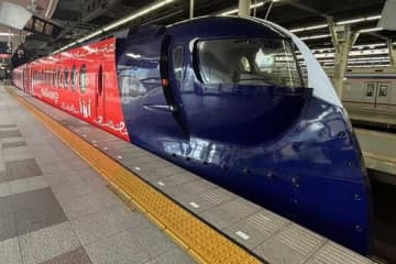 南海電鉄、INIとコラボ　ラッピング電車「マジラピ号」の運行開始