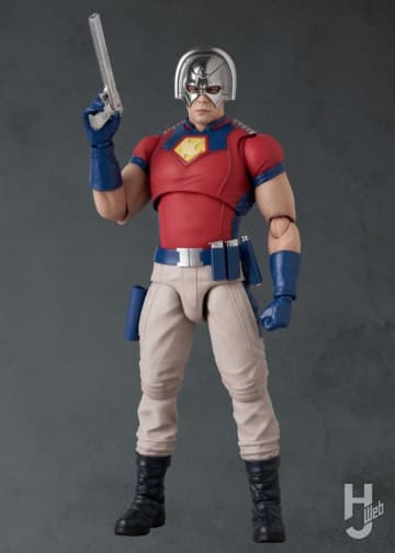 手段を選ばぬ平和主義者「ピースメイカー」がアクションフィギュア化！チャームポイントのヘルメットはメッキ調で表現【MAFEX最新情報】