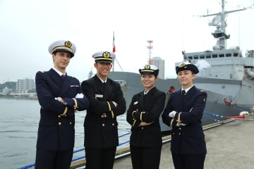 横須賀　フランス海軍フリゲート「プレリアル」が寄港　日米豪と共同演習へ