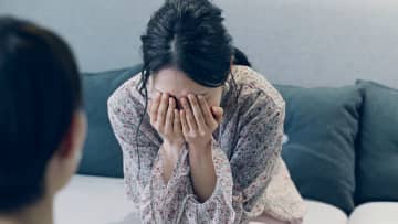すぐ泣いてしまう人の特徴７つ…感情があふれやすい人の心理と対処法