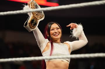 目を輝かせたキッズとハグ…“神対応”世界的人気の日本人女子レスラーのほっこり入場シーンが大反響「カワイイ・オブ・カワイイ」