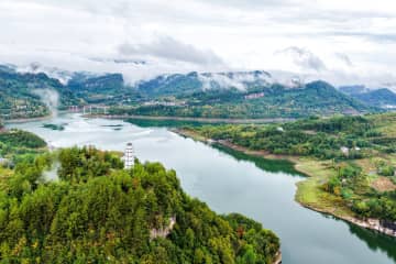 農業と観光の融合で農村振興　中国・重慶市石柱県