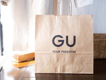 「やばい、全然服買ってない、、」→【GU × rokh】の「着回し力100点ワンピ」で解決♡
