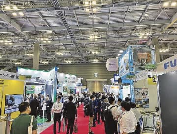道路舗装各社／ハイウェイテクノフェアで多機能舗装や床版補強ＰＲ