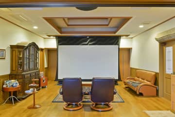 カーオーディオの有力店！鳥取ジパングならできる、純正作り付けのように美しいホームシアター