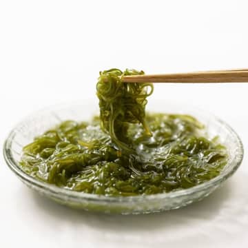 朝食での「めかぶファースト」は腸内環境を改善し血糖値を抑える【時間栄養学的「気になる食品」】