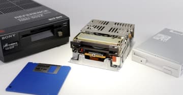 PCやワープロで広く採用、汎用性が高かった3.5インチFDD「OA-D33V」（500KB、1984年頃～）：ロストメモリーズ File016（再掲）