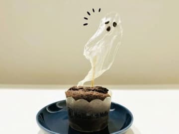 かわいすぎる～♡ライスペーパーが"食べられるおばけ"に変身！簡単ハロウィンアイデア
