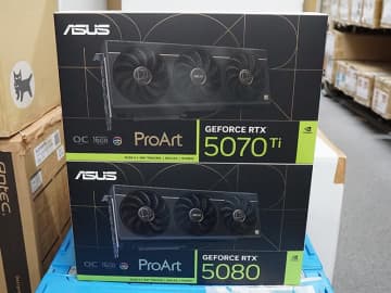 ASUS ProArtのGeForce RTX 5080/5070 Tiが発売、ウッド調デザインを採用