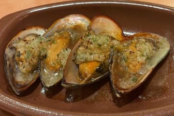 「サイゼリヤでムール貝食べたら」→噛んだときに違和感…まさかの体験に31万“いいね”　口の中から発見されたものとは