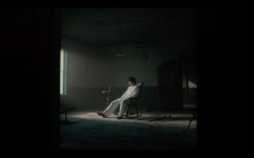 Mrs. GREEN APPLE、大森元貴が歌い紡いでいく姿をワンカット長回しで撮り切った「天国」リリックビデオ公開