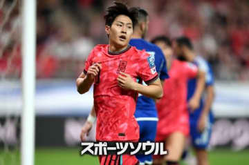 ”親友”久保建英ら抑え韓国人選手3人目の受賞！イ・ガンイン、自身初のアジア年間最優秀国際選手に輝く