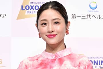 石原さとみ、産後初の公の場に反響　“マネージャー目線”の姿に「さすが」「相変わらずお綺麗」の声