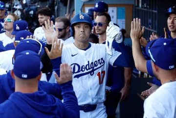 ドジャース、3連勝で2年連続のワールドシリーズ進出に王手！　大谷翔平が技あり三塁打＆先制得点　佐々木朗希は完璧リリーフでPS3セーブ目