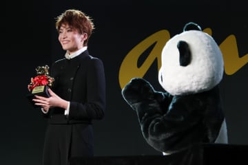 月組トップ・鳳月杏　舞台に立つ上で心掛けていることとは？宝塚歌劇団がanan AWARD 2025【ステージ部門】を受賞