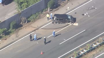 関越自動車道下りで乗用車と大型トラックが衝突　6人搬送うち2人意識不明の重体　埼玉・本庄児玉IC付近