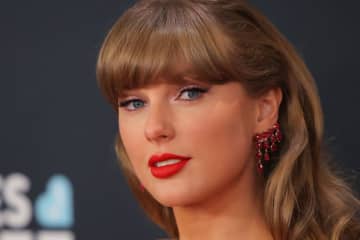テイラー・スウィフト　来夏の結婚式にウィリアム皇太子とキャサリン妃を招待＝英紙報道