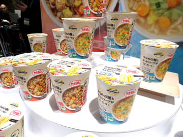 PBカップ麺の存在感高まる 注目は「トップバリュ」の新提案「ヌードルフィット」98円