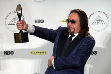 ＫＩＳＳの創設メンバーでギタリストのエース・フレーリーさんが脳出血のため７４歳で死去