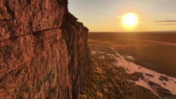 草原に広がる秋の色彩　中国内モンゴル自治区