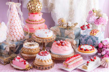 ヒルトン広島のクリスマススイーツビュッフェ、マリー・アントワネット着想“ドレス風”ショートケーキなど