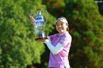 33歳の仲宗根澄香が6年ぶりV　大須賀望2位、14歳・岩永梨花は8位
