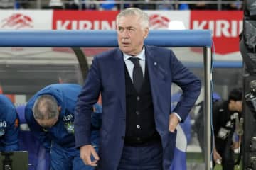 まさかの“土俵入り”！？　金星許した日本戦後、アンチェロッティ監督が玉ノ井部屋で稽古見学